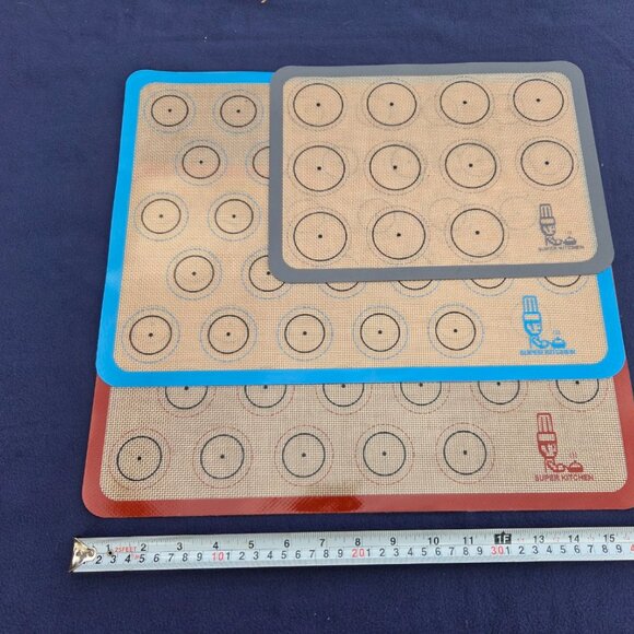 Set of 3 Heat-Resistant Macaron Silicone Baking Mats, Non-Stick Reusable - NWT - Picture 2 of 3